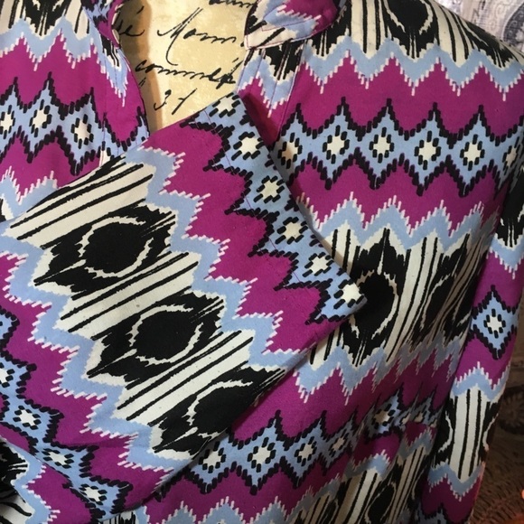 IZOD silver crest v neck long sleeve silky feel multi colored blouse - Picture 6 of 9